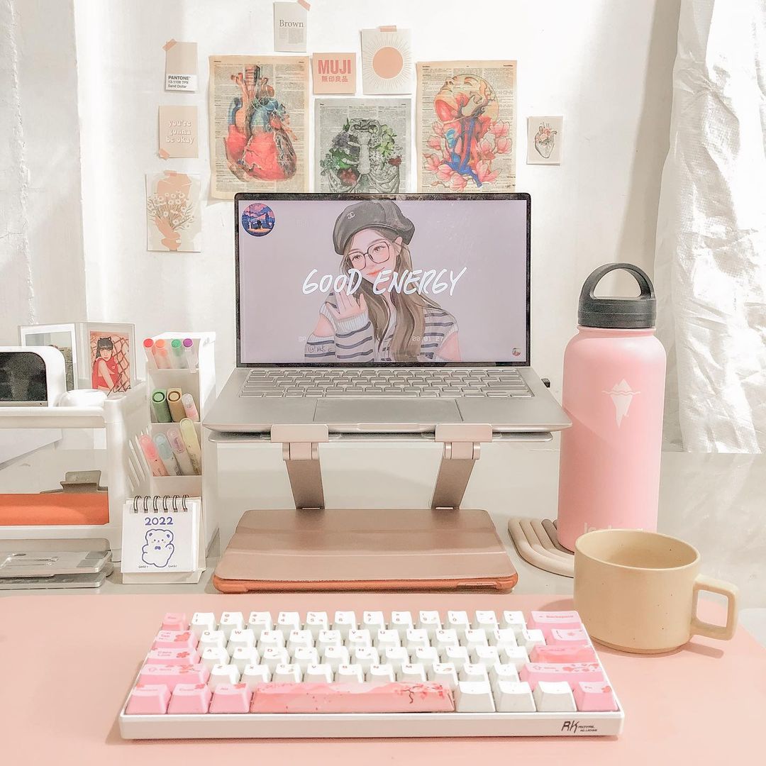 Aesthetic desk with a Royal Kludge RK61 keyboard, a laptop, and various decorative items, creating a vibrant workspace