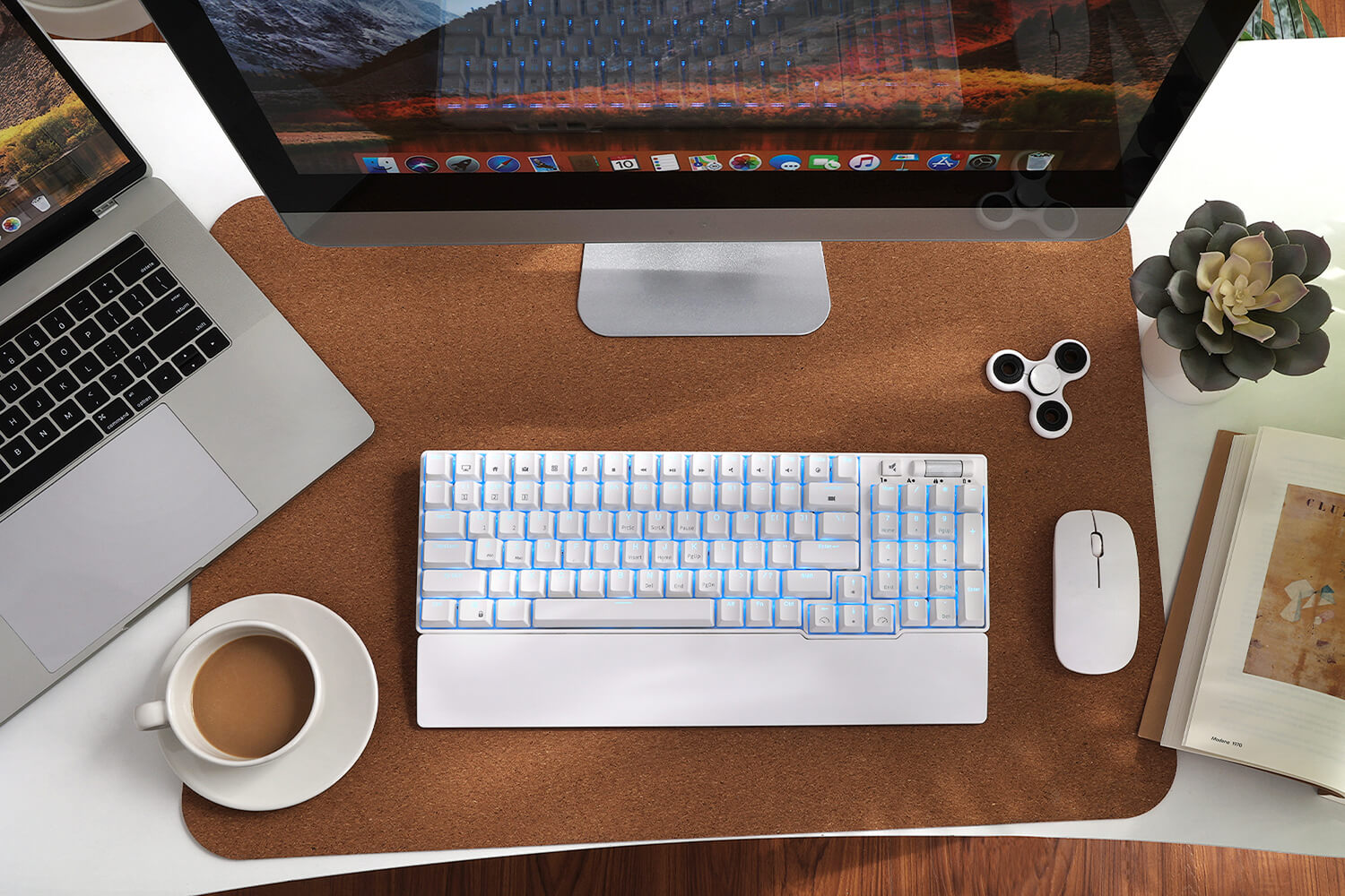 RK ROYAL KLUDGE RK96 90% Triple Mode BT5.0/2.4G/USB-C Hot Swappable Mechanical Keyboard with Number Pad & Magnetic Hand Rest