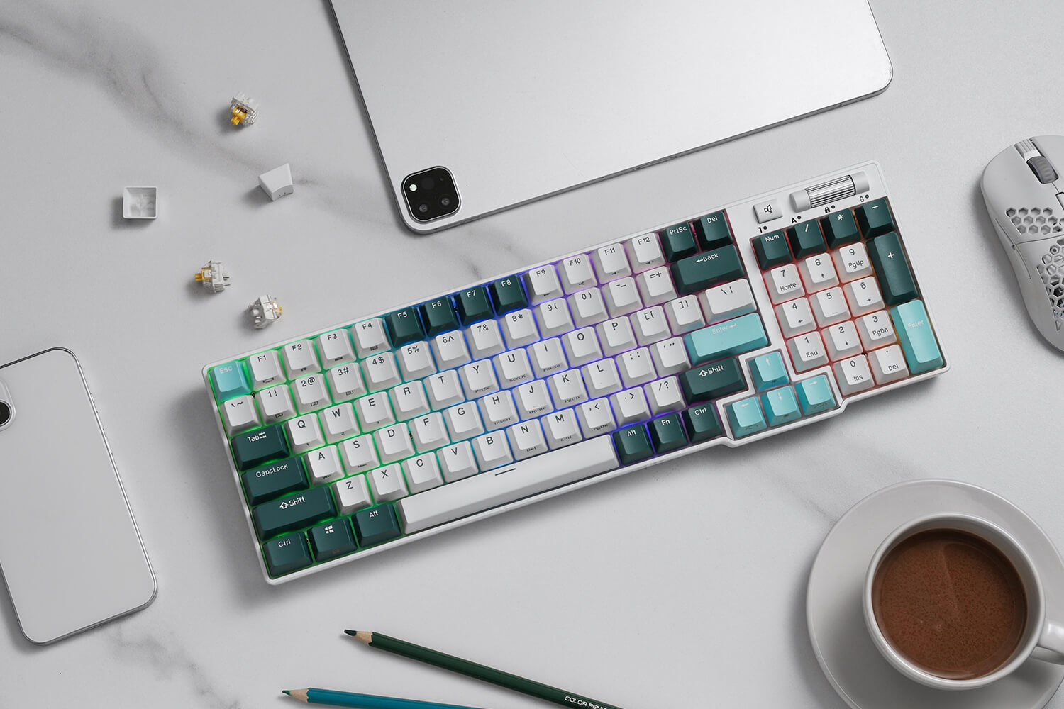 hot swappable mechanical keyboard with RGB backlit